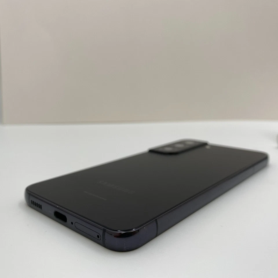 Samsung Galaxy S22 Unlocked 128GB view 2